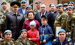 Максим Ряшин поздравил десантников с Днём ВДВ