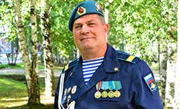 «Небо до сих пор манит». О ВДВ, портянках и безбашенности