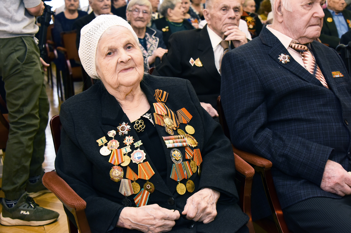 Ветеран с наградами. Спасибо ветеранам. Ветеран труда картинки. Спасибо ветеранам картинки.